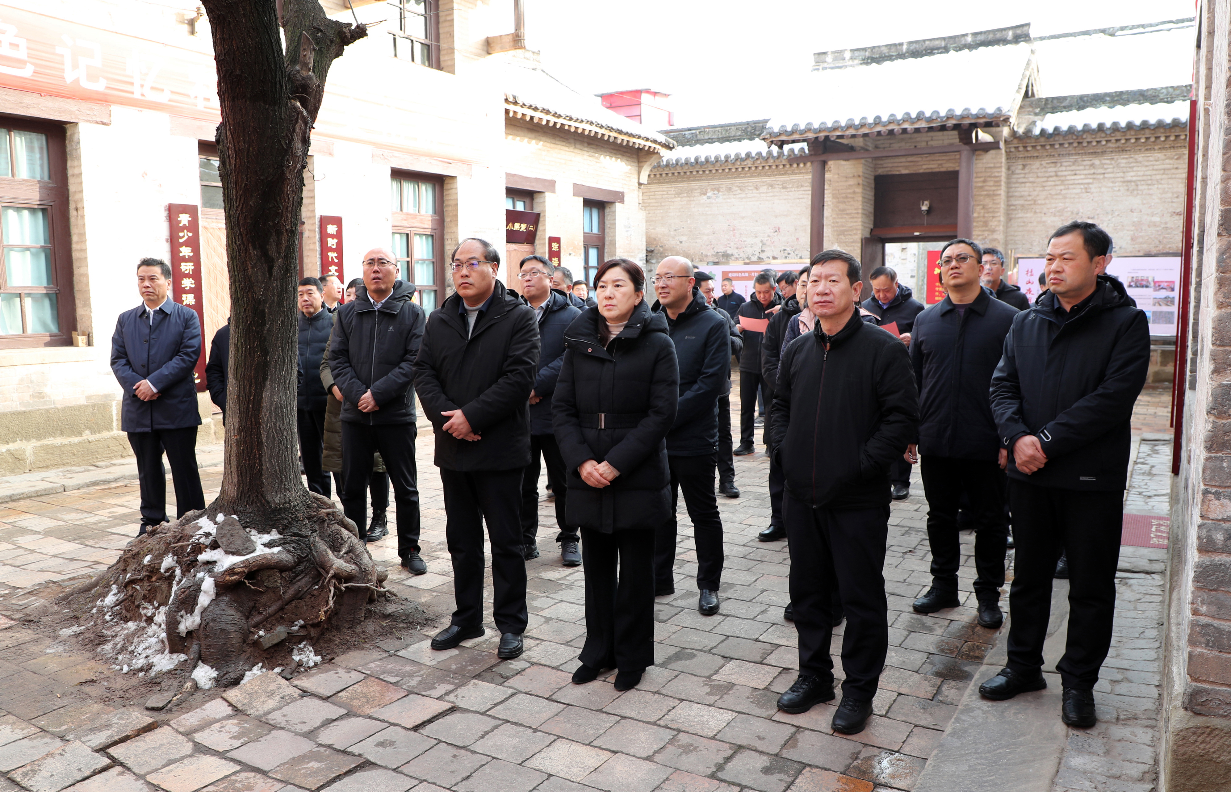 沁水县委中心组成员在端氏军事会议旧址开展批评与自我批评现场教学